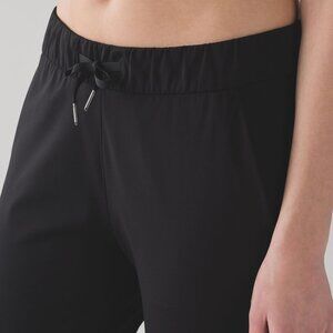 Lululemon - On The Fly (Luxtreme) Black Size 6